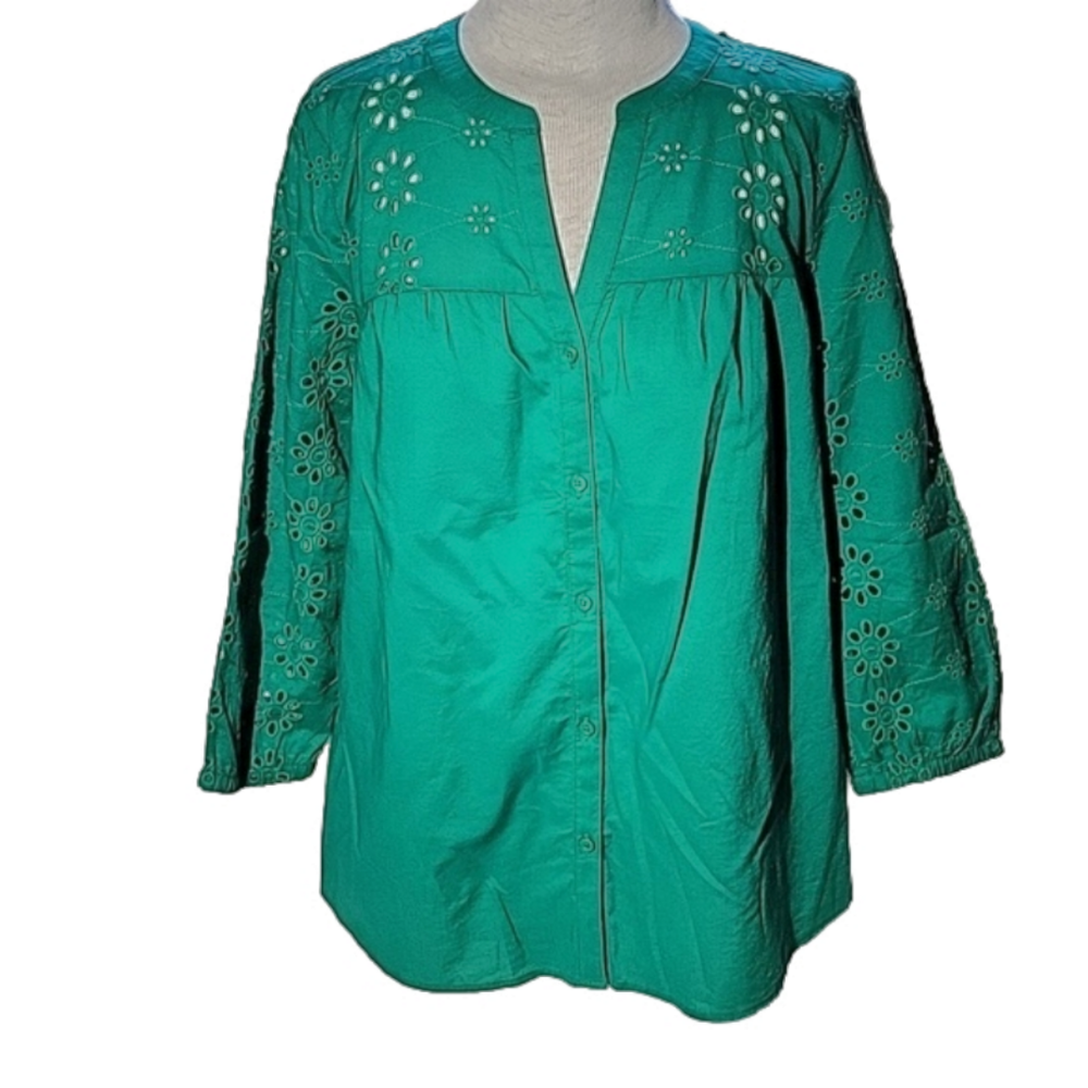 Croft & Barrow Kelly Green Eyelet Button-down Blouse Size Small NWT